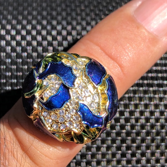 Ring - Picture 3 of 9